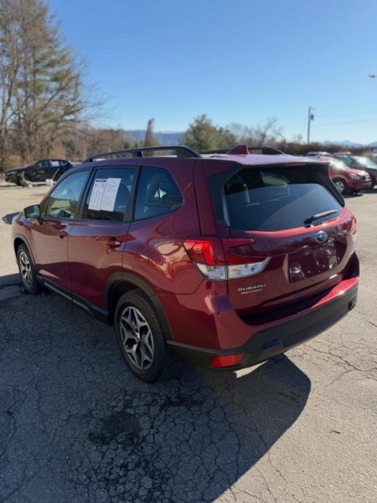 Used 2020 Subaru Forester Premium AWD/4WD image 8