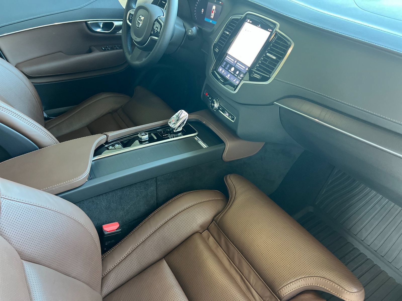 Certified 2023 Volvo XC90 T8 Ultimate w/ Lounge Package AWD/4WD image 21