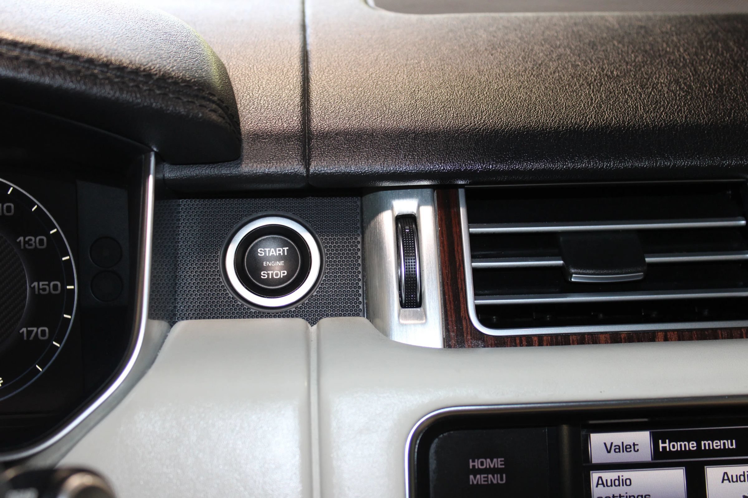 Used 2014 Land Rover Range Rover Supercharged AWD/4WD image 22