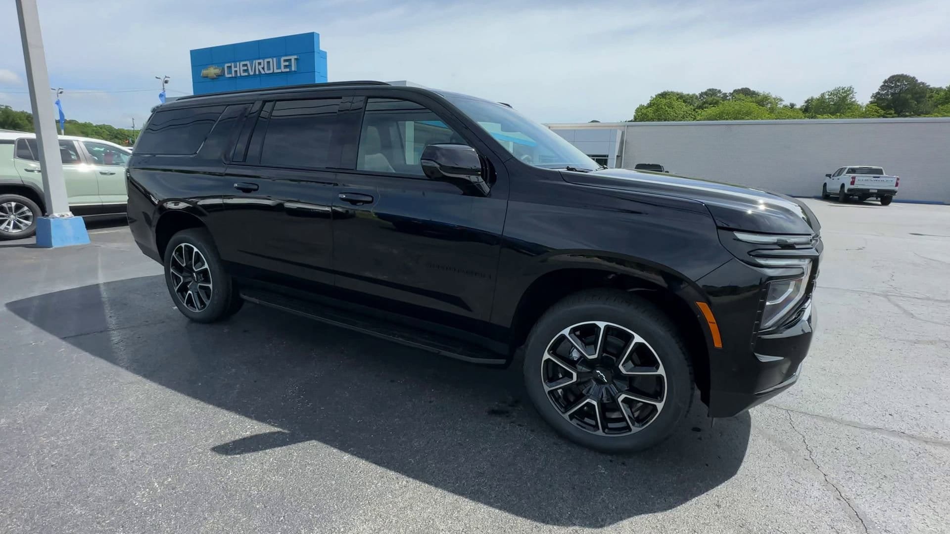 New 2026 Chevrolet Suburban RST w/ Comfort Package RWD image 2