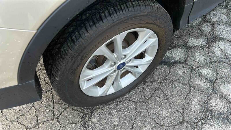 Used 2018 Ford Escape SEL image 9