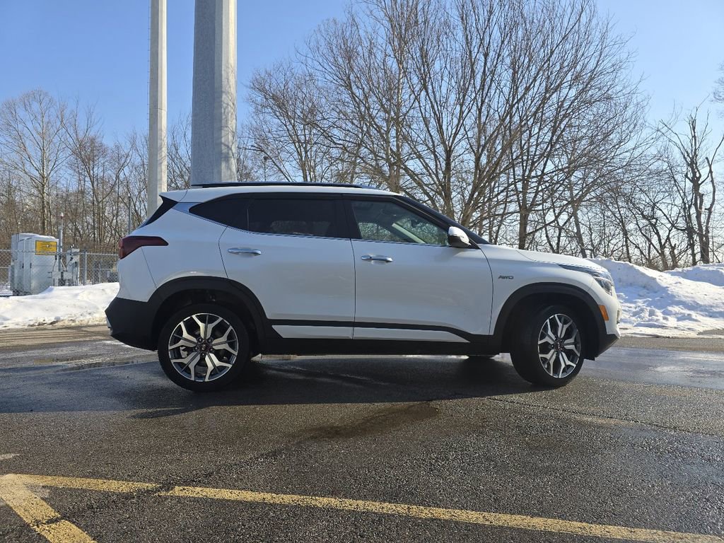 Used 2021 Kia Seltos SX w/ SX Sunroof Package image 19