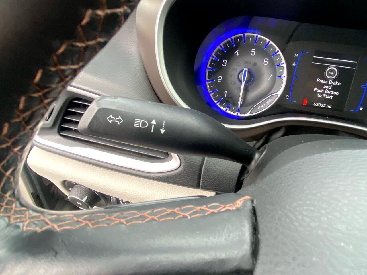 Used 2018 Chrysler Pacifica Touring-L w/ Tire & Wheel Group image 21