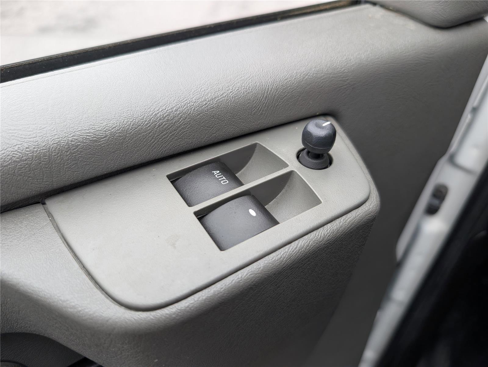 Used 2013 Chevrolet Express 3500 LS image 18