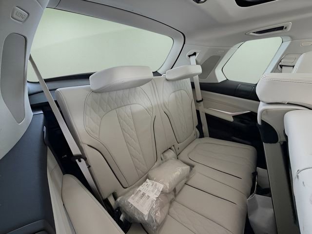 Used 2024 BMW X7 xDrive40i w/ Executive Package image 35