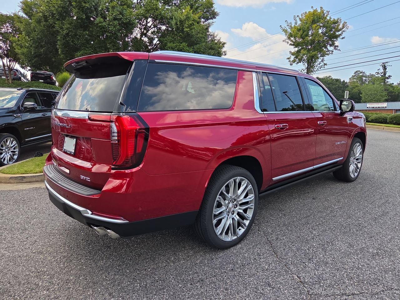New 2026 GMC Yukon XL Denali w/ Denali Reserve Package AWD/4WD image 8