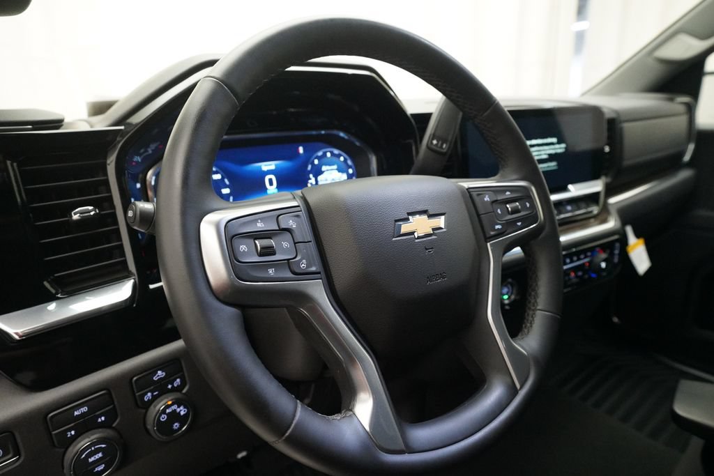 Used 2024 Chevrolet Silverado 1500 LT AWD/4WD image 8