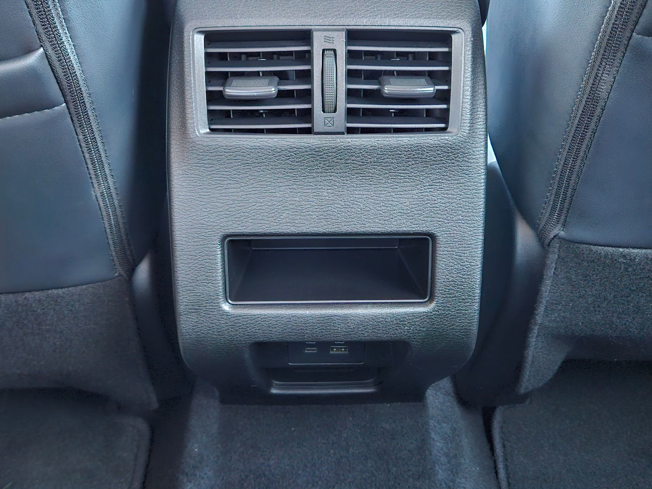 Used 2024 Mitsubishi Outlander SE image 28