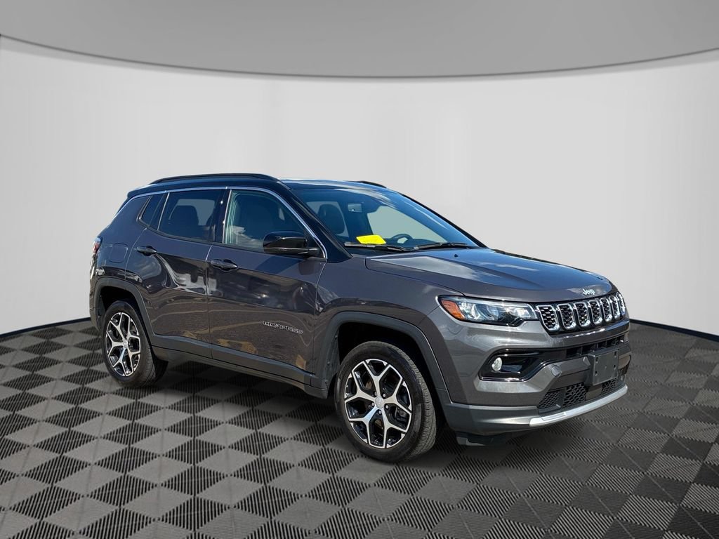 Used 2024 Jeep Compass Limited w/ Sun and Sound Group AWD/4WD image 3