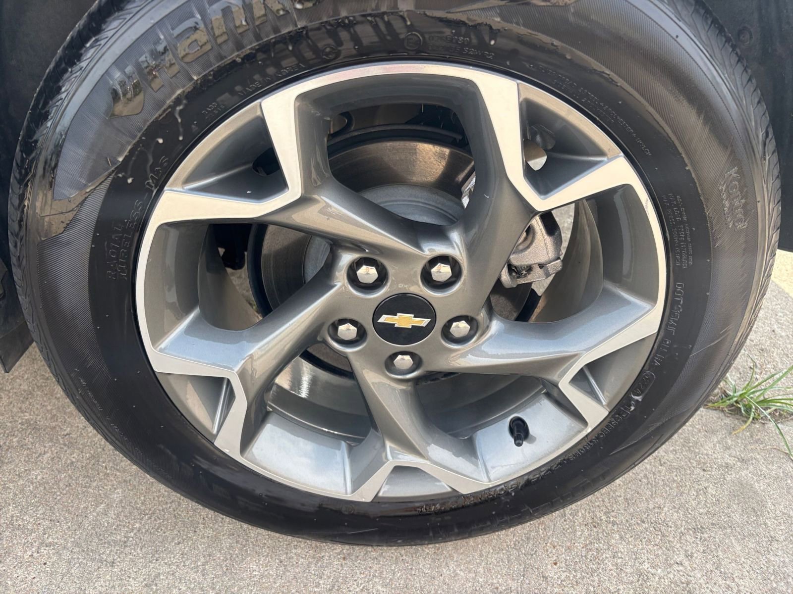 Used 2025 Chevrolet Trax LT FWD image 29