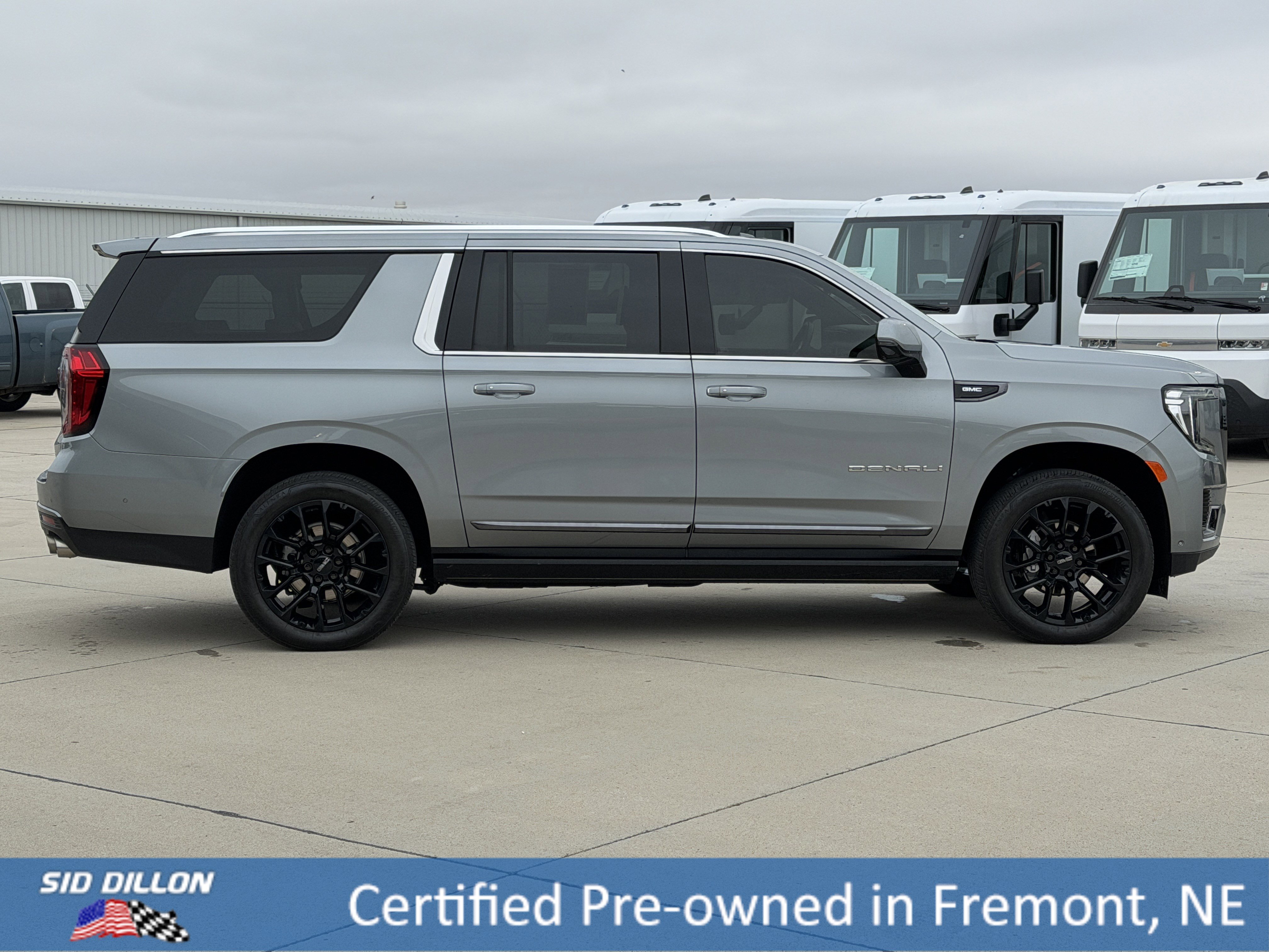 Certified 2024 GMC Yukon XL Denali Ultimate AWD/4WD image 3
