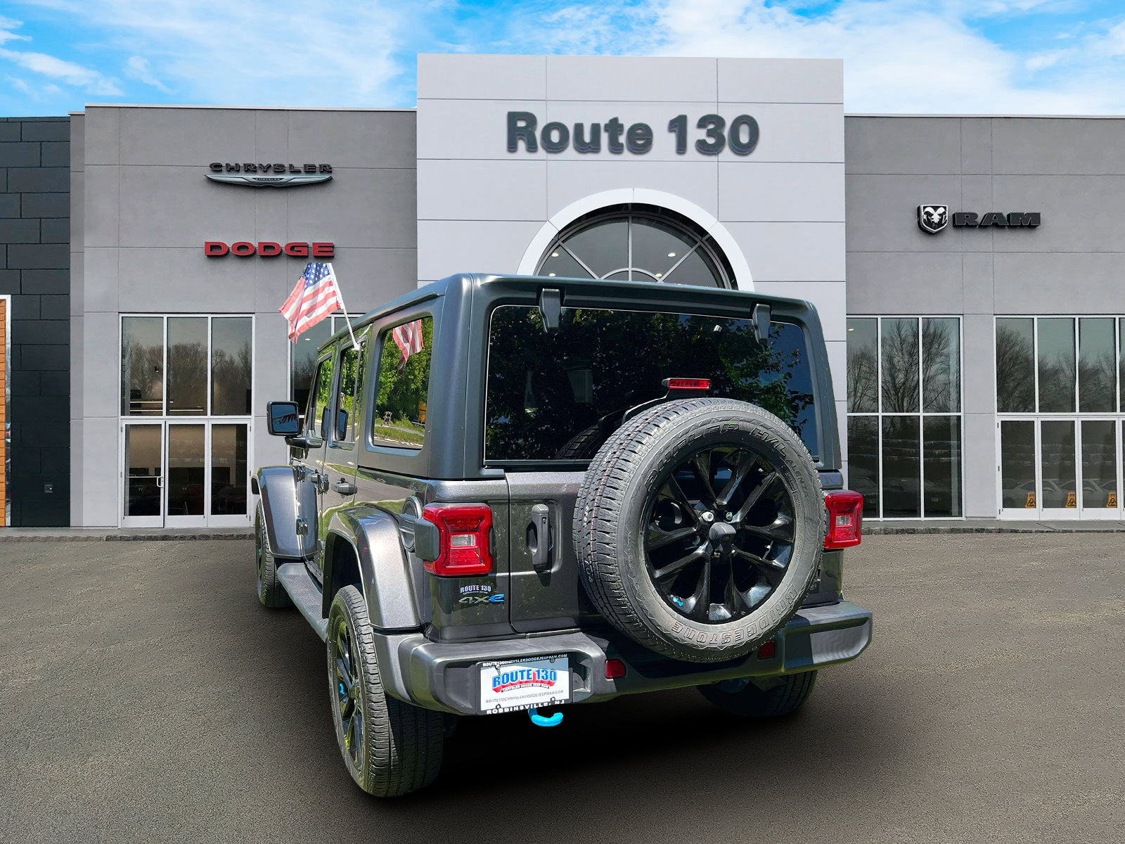 Used 2023 Jeep Wrangler Unlimited Sahara w/ Cold Weather Group AWD/4WD image 4