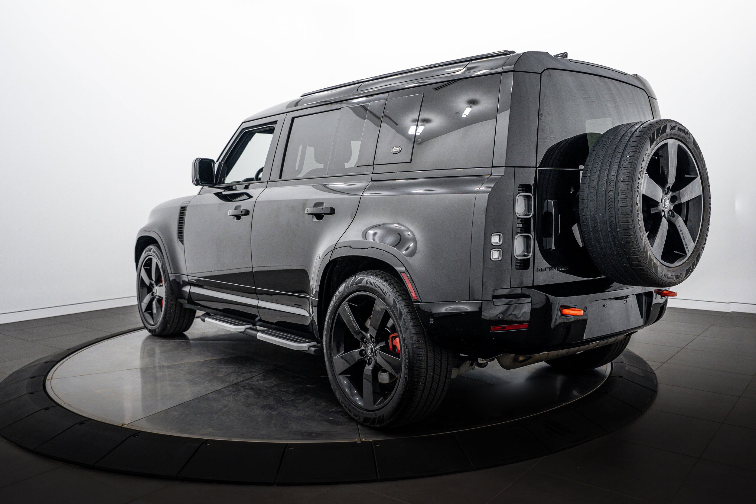 Used 2023 Land Rover Defender 110 X AWD/4WD image 5