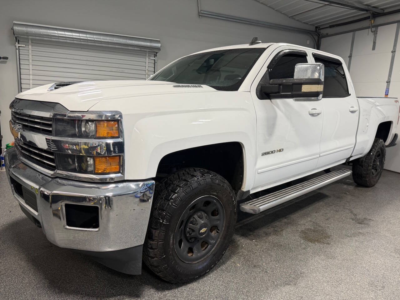 Used 2018 Chevrolet Silverado 2500 LT AWD/4WD image 2