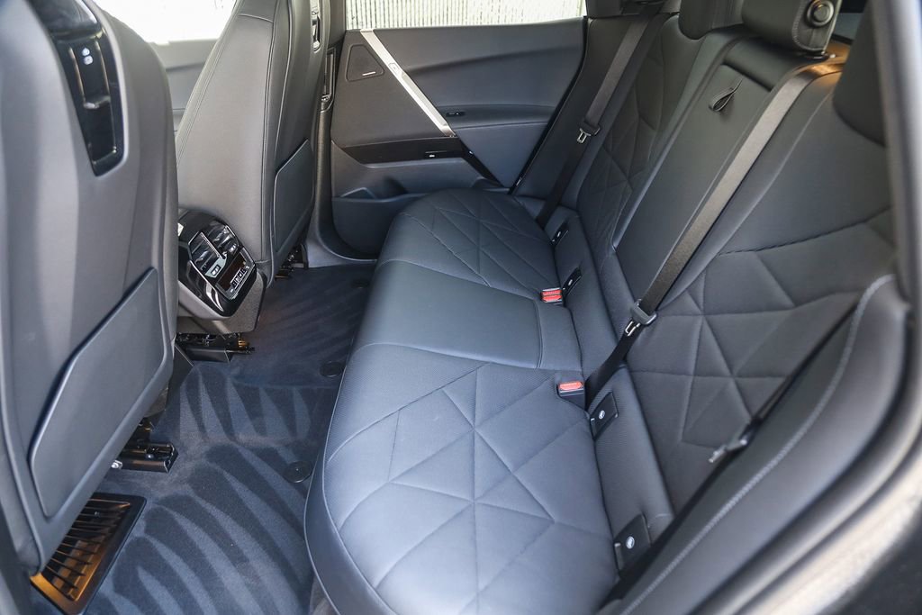 Used 2025 BMW iX xDrive50 image 15