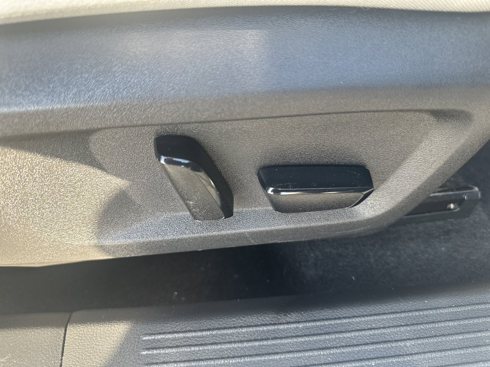 Used 2023 Nissan Rogue SL AWD/4WD image 34
