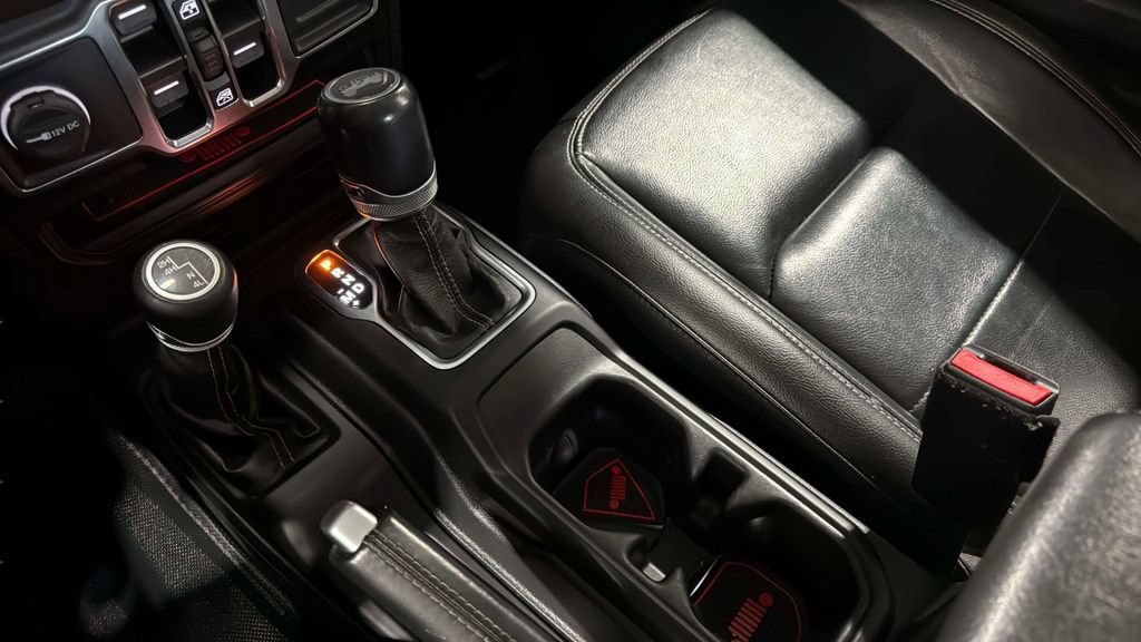 Used 2021 Jeep Wrangler Unlimited Sahara w/ Uconnect 4C Nav & Sound Group AWD/4WD image 30
