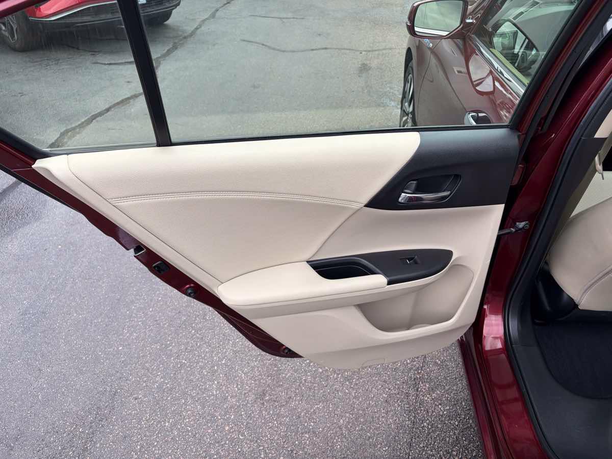 Used 2017 Honda Accord EX-L image 17