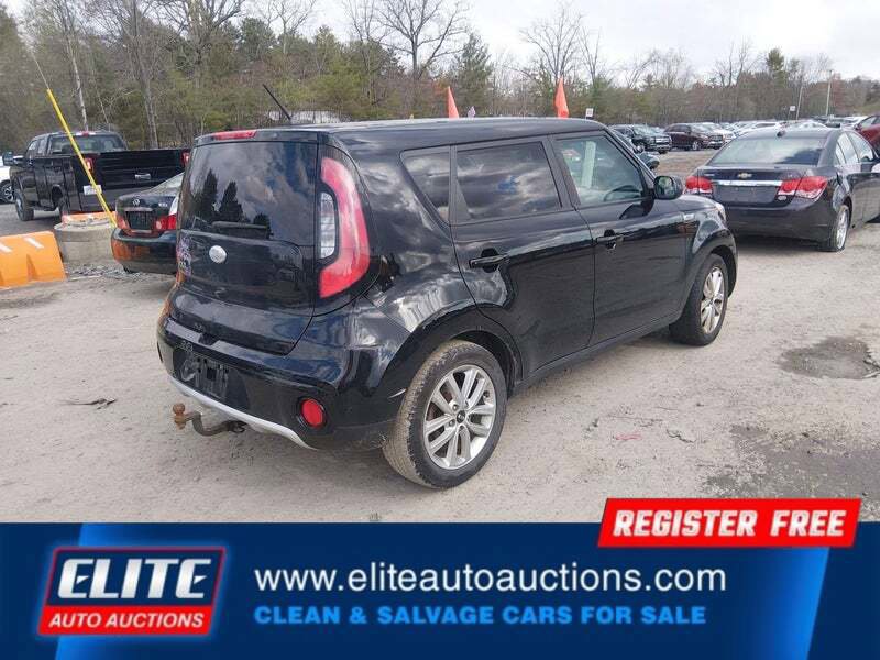 Used 2017 Kia Soul + image 7