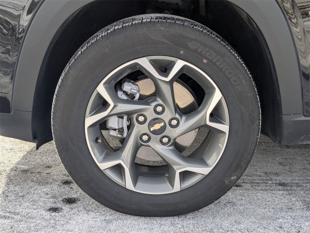 Used 2025 Chevrolet Trax LT w/ LT Convenience Package image 11