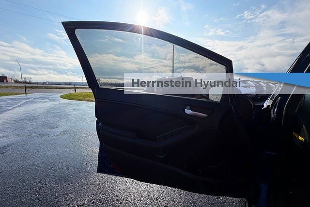 Used 2018 Kia Forte LX image 15