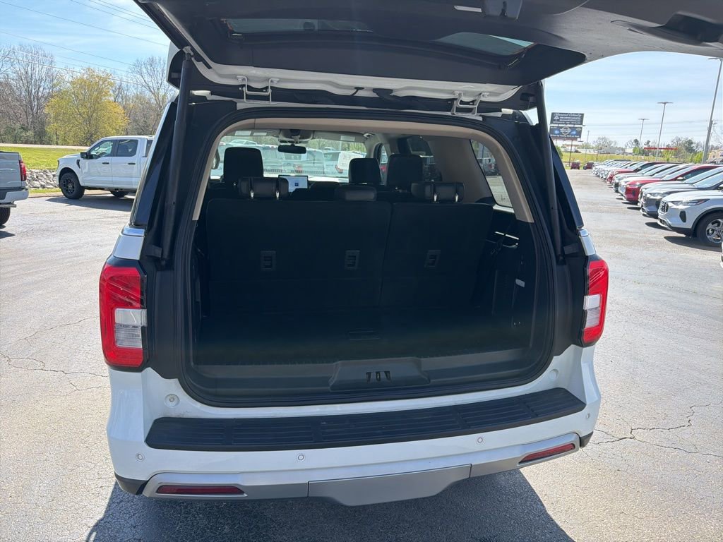 Used 2024 Ford Expedition XLT image 10