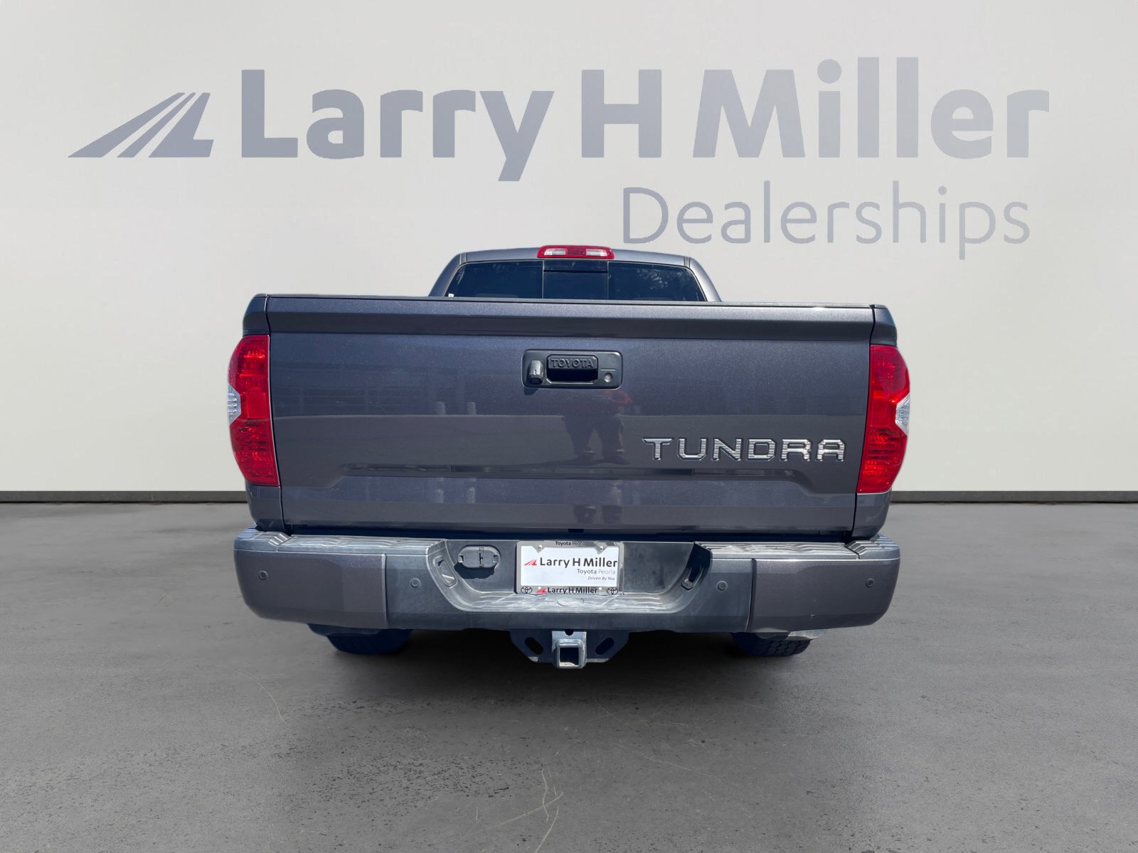 Used 2019 Toyota Tundra SR5 w/ SR5 Convenience Package image 4