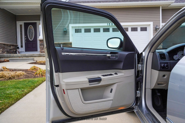 Used 2006 Chrysler 300 SRT8 w/ SRT Option Group II image 20