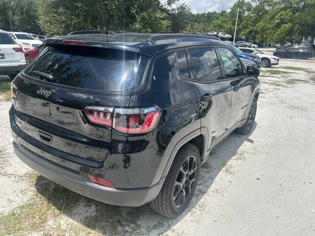 Used 2026 Jeep Compass Latitude AWD/4WD image 12
