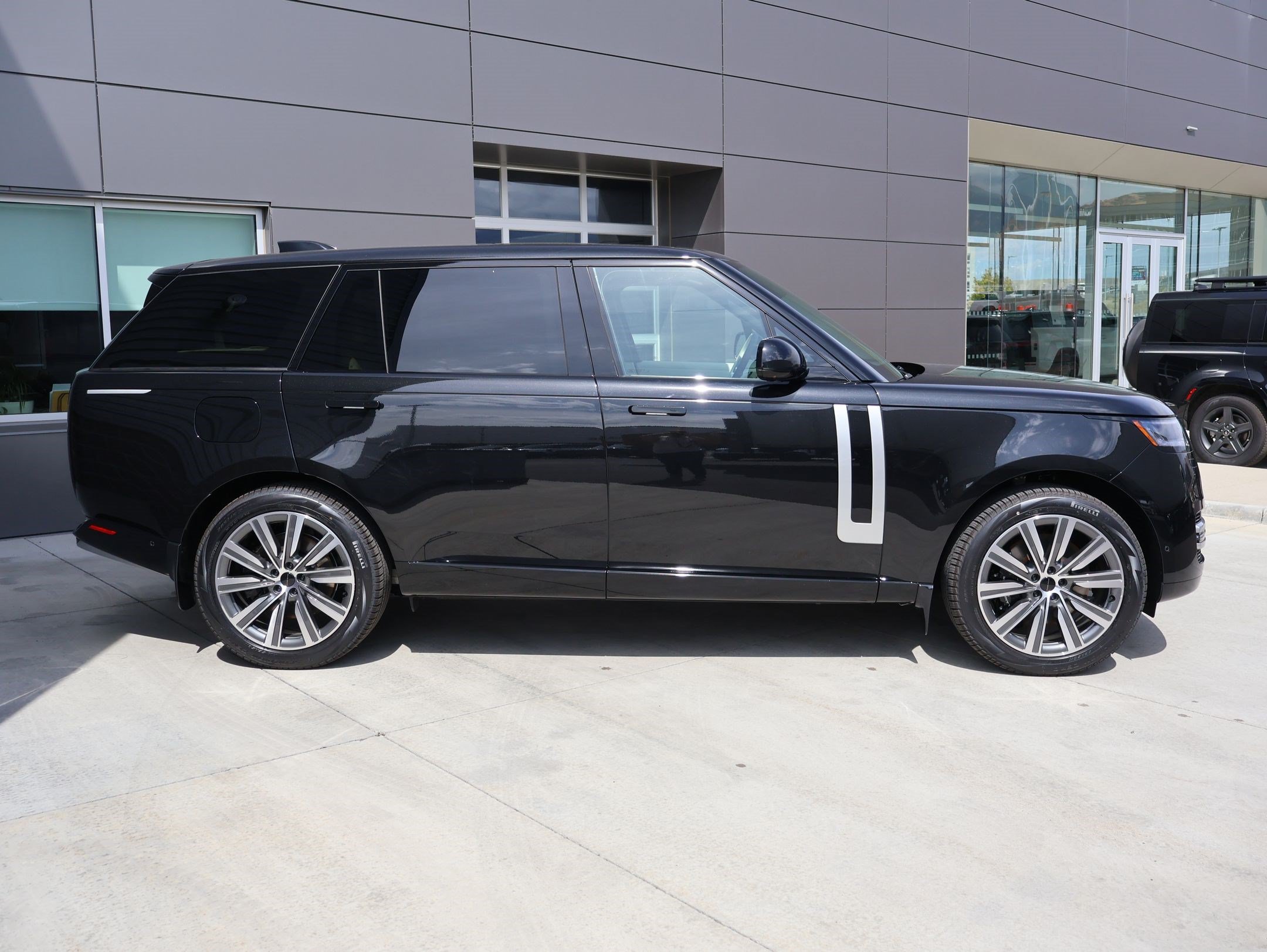 New 2026 Land Rover Range Rover Long Wheelbase Autobiography AWD/4WD image 4