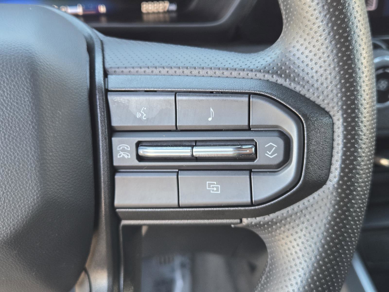 Used 2024 Chevrolet Colorado Trail Boss w/ Advanced Trailering Package image 17