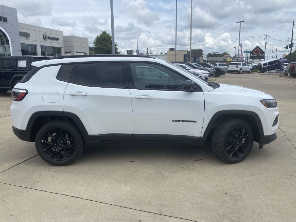 New 2026 Jeep Compass Latitude AWD/4WD image 36