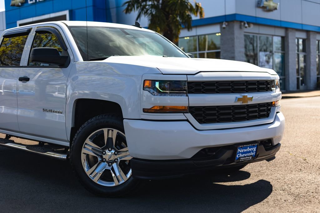 Used 2018 Chevrolet Silverado 1500 Custom w/ Custom Value Package AWD/4WD image 3