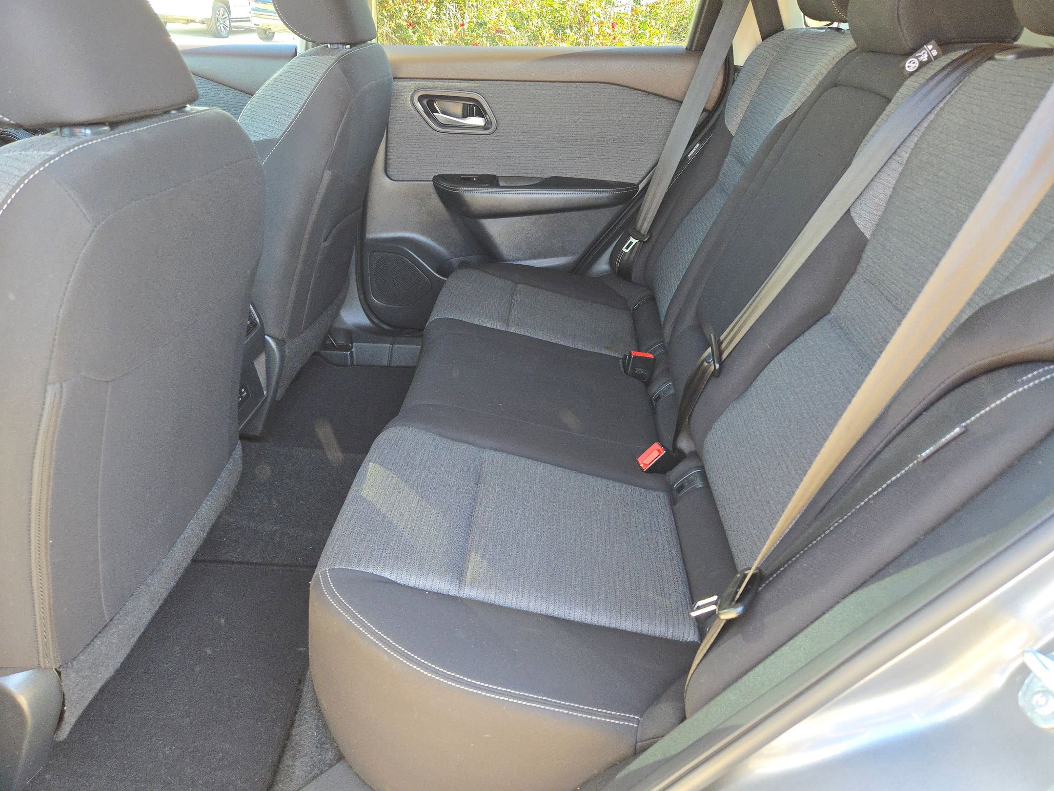 Used 2023 Nissan Rogue SV image 13