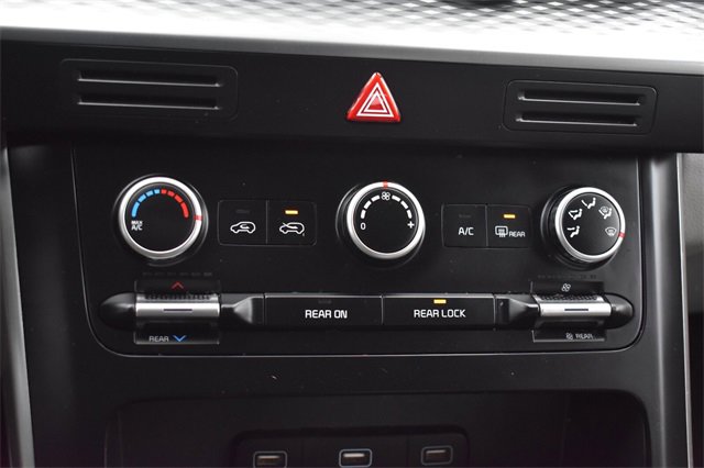 Certified 2023 Kia Carnival LX image 28