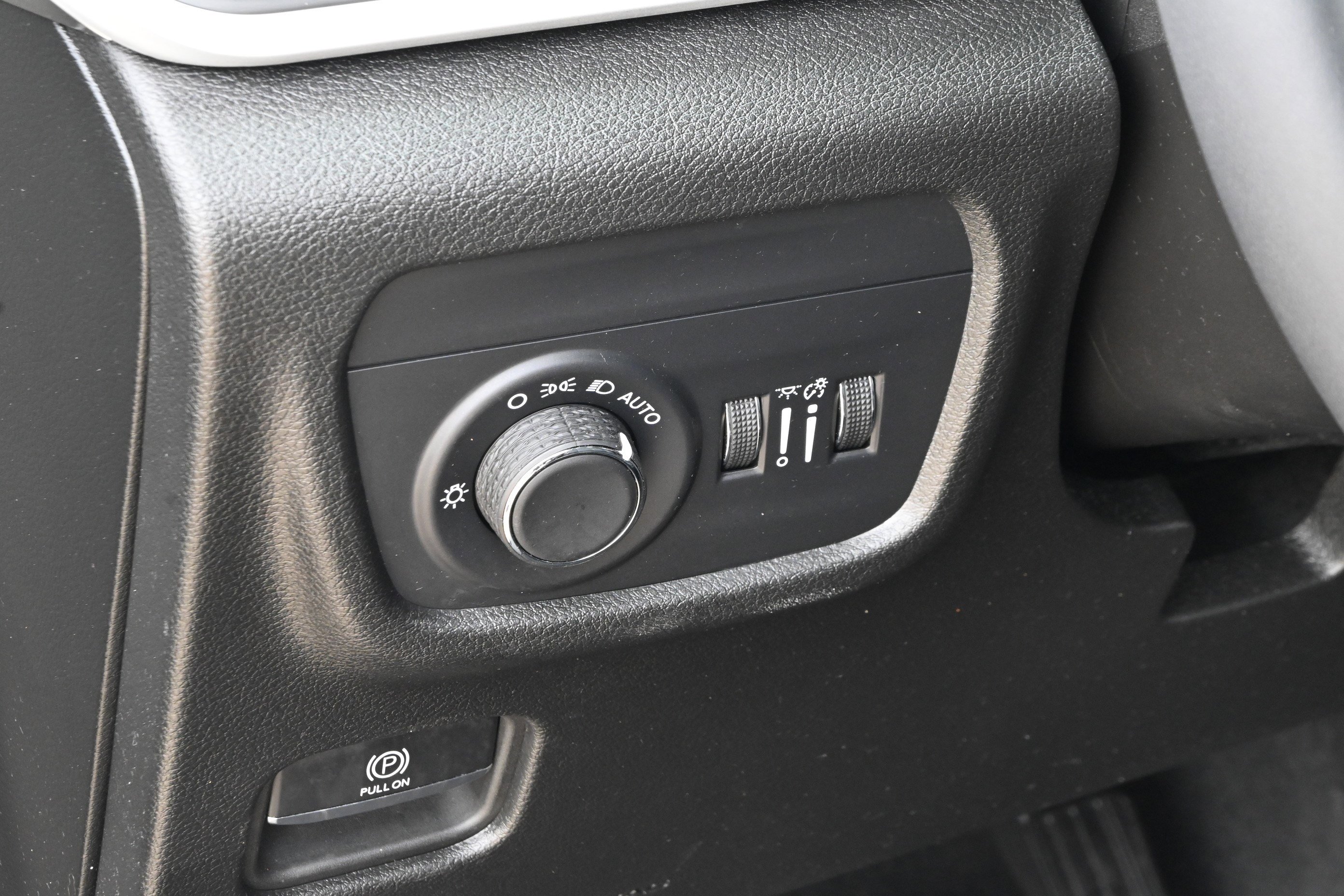 Used 2024 Jeep Grand Cherokee L Laredo w/ Luxury Tech Group I AWD/4WD image 29