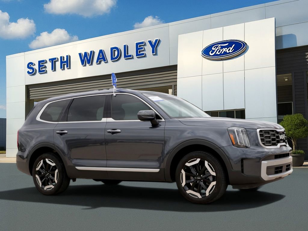 Used 2023 Kia Telluride S w/ S Sunroof Package