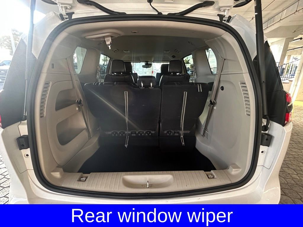 Used 2024 Chrysler Pacifica Touring-L image 32