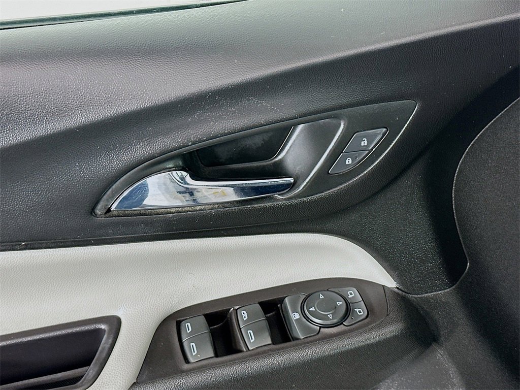 Used 2019 Chevrolet Equinox LS image 17