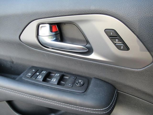 New 2026 Chrysler Pacifica Select FWD image 18
