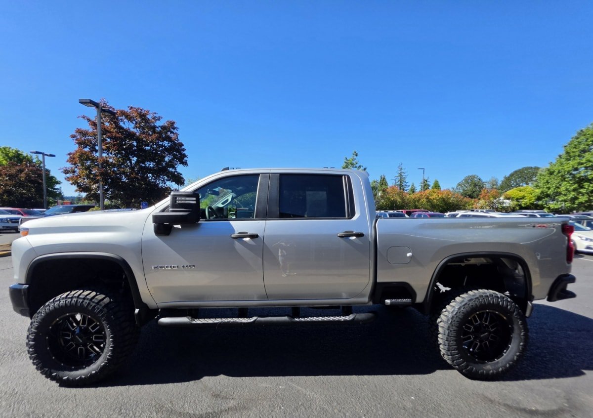 Used 2022 Chevrolet Silverado 2500 Custom w/ Custom Value Package AWD/4WD image 5