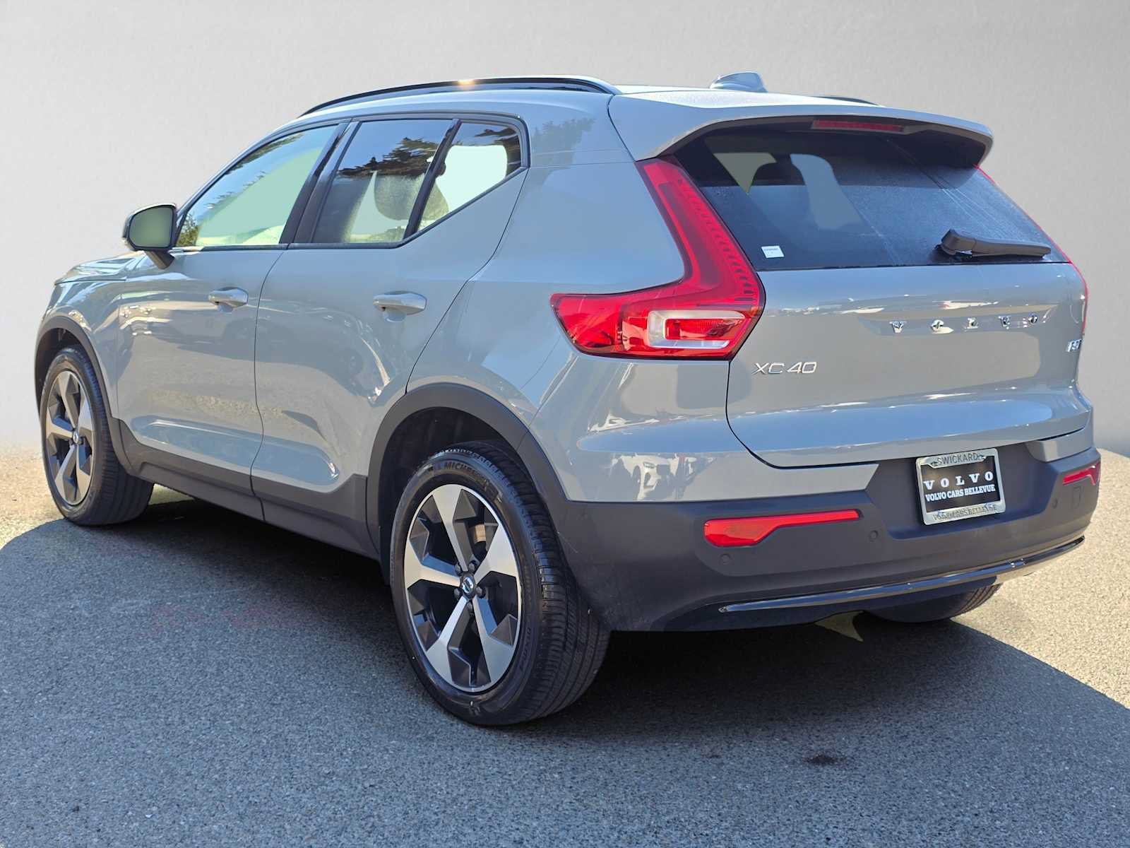 Certified 2026 Volvo XC40 B5 Plus AWD/4WD image 6