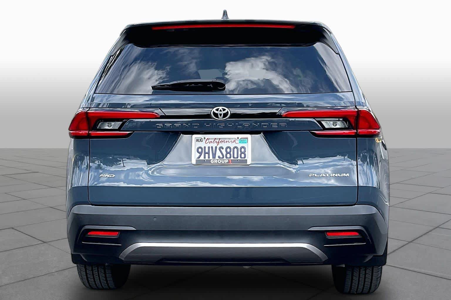 Used 2024 Toyota Grand Highlander AWD image 4