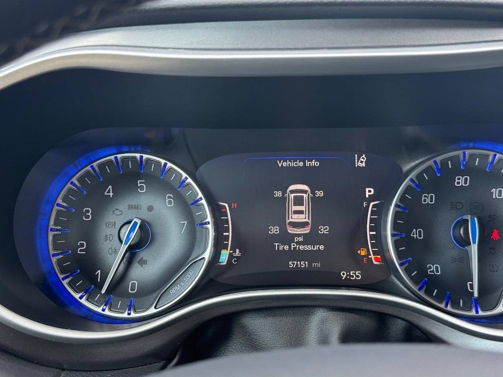 Certified 2024 Chrysler Pacifica Touring-L FWD image 17