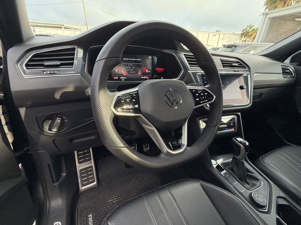 Used 2022 Volkswagen Tiguan SE R-Line AWD/4WD image 17
