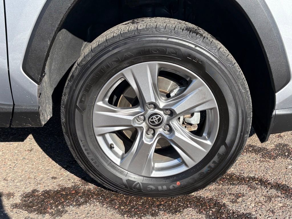 Certified 2025 Toyota RAV4 LE AWD/4WD image 9