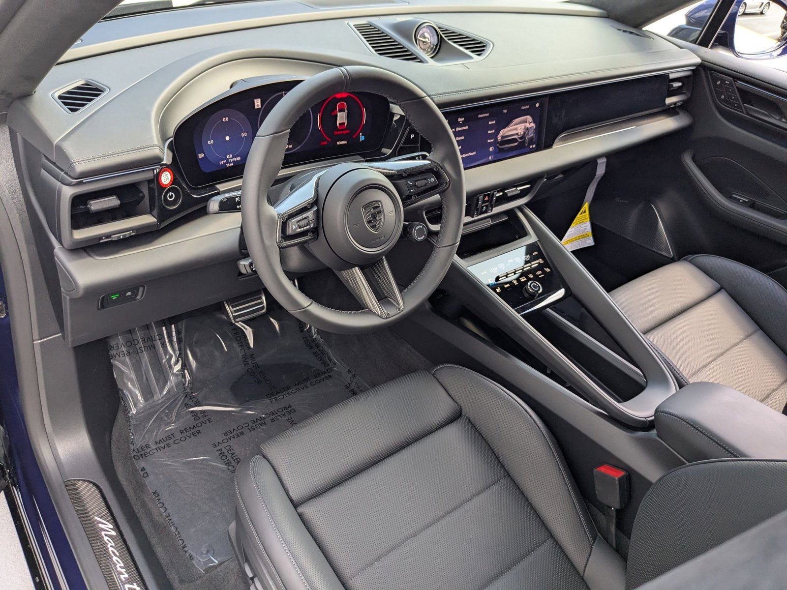 New 2025 Porsche Macan Turbo Electric AWD/4WD image 4