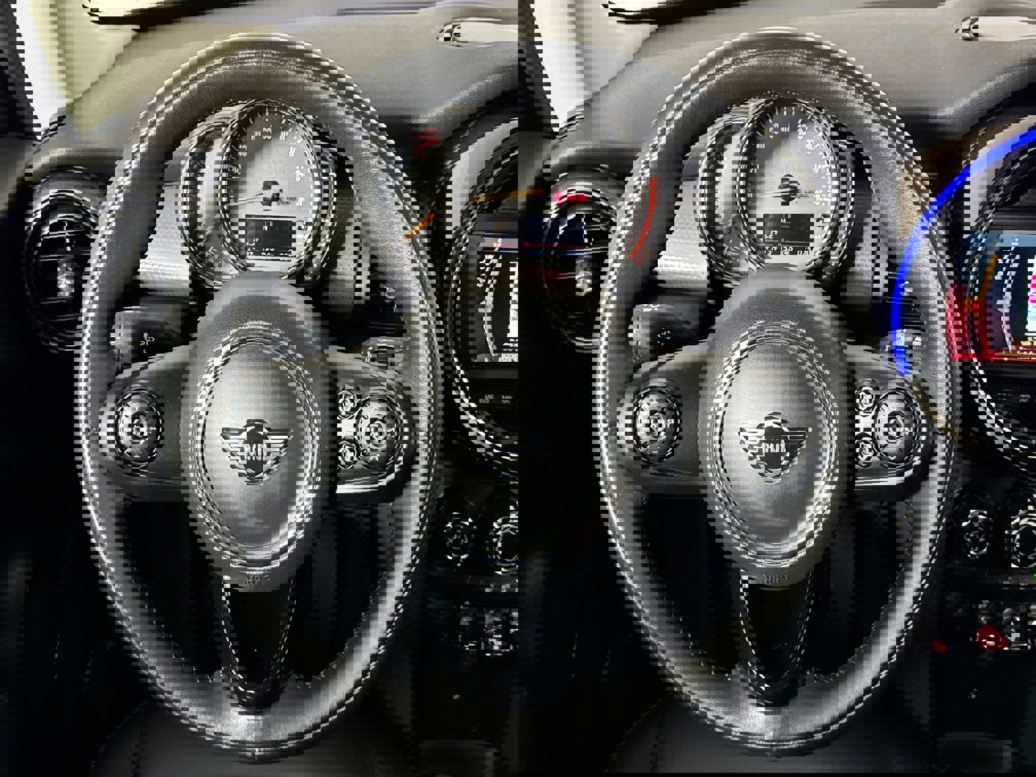 Used 2019 MINI Cooper 2-Door Hardtop image 22