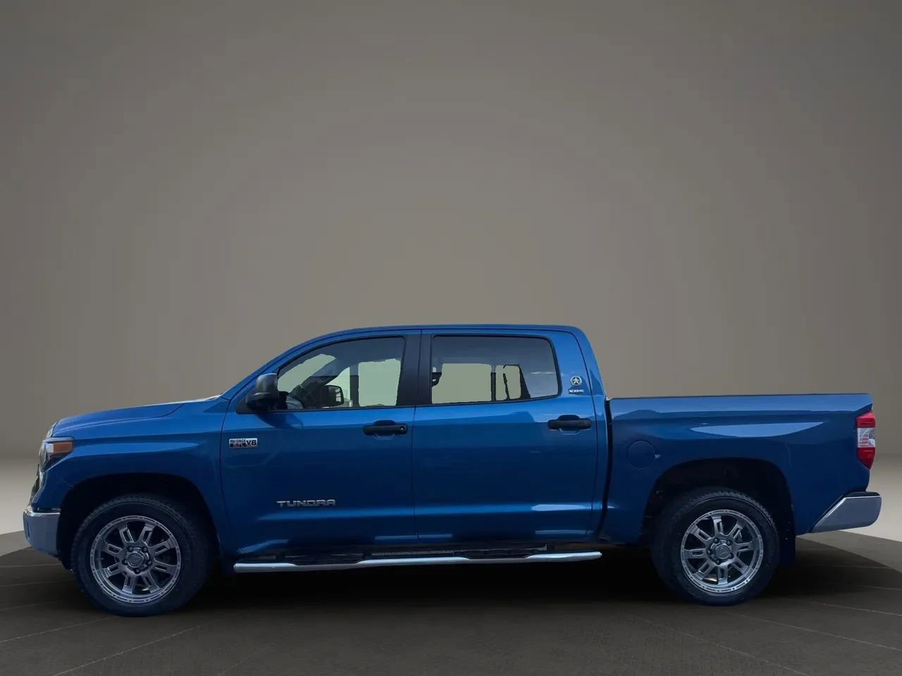 Used 2018 Toyota Tundra SR5 w/ SR5 Upgrade Package image 8