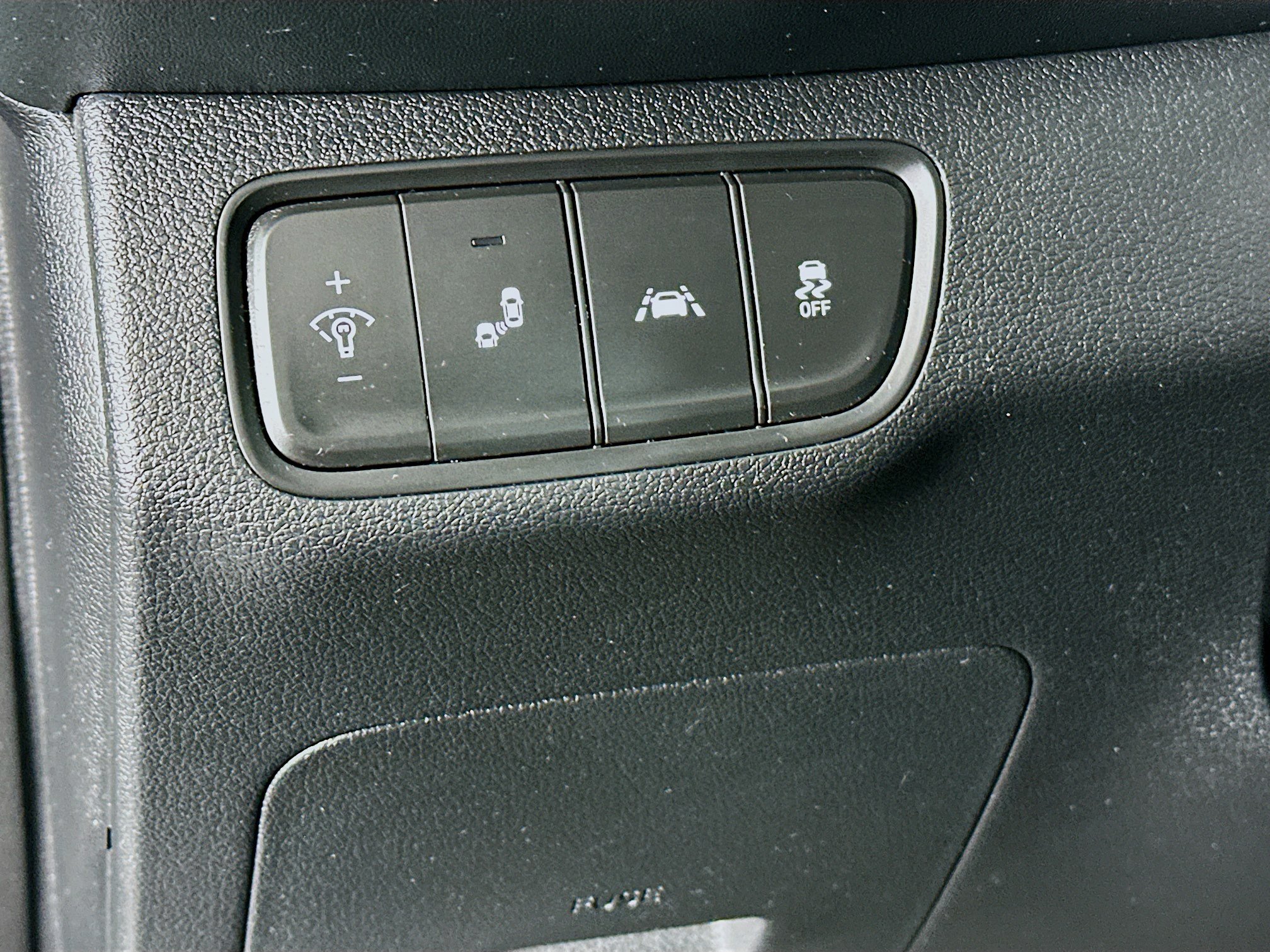 Used 2019 Hyundai Santa Fe SE FWD image 17